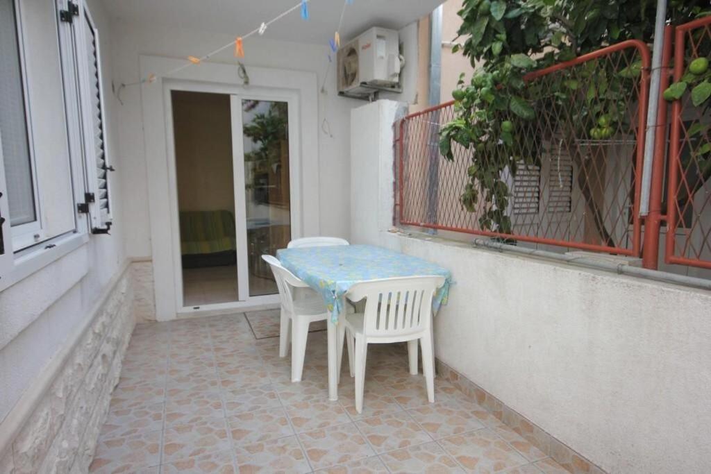 Apartments Zoki - Great Location Close To The Sea 비스 외부 사진