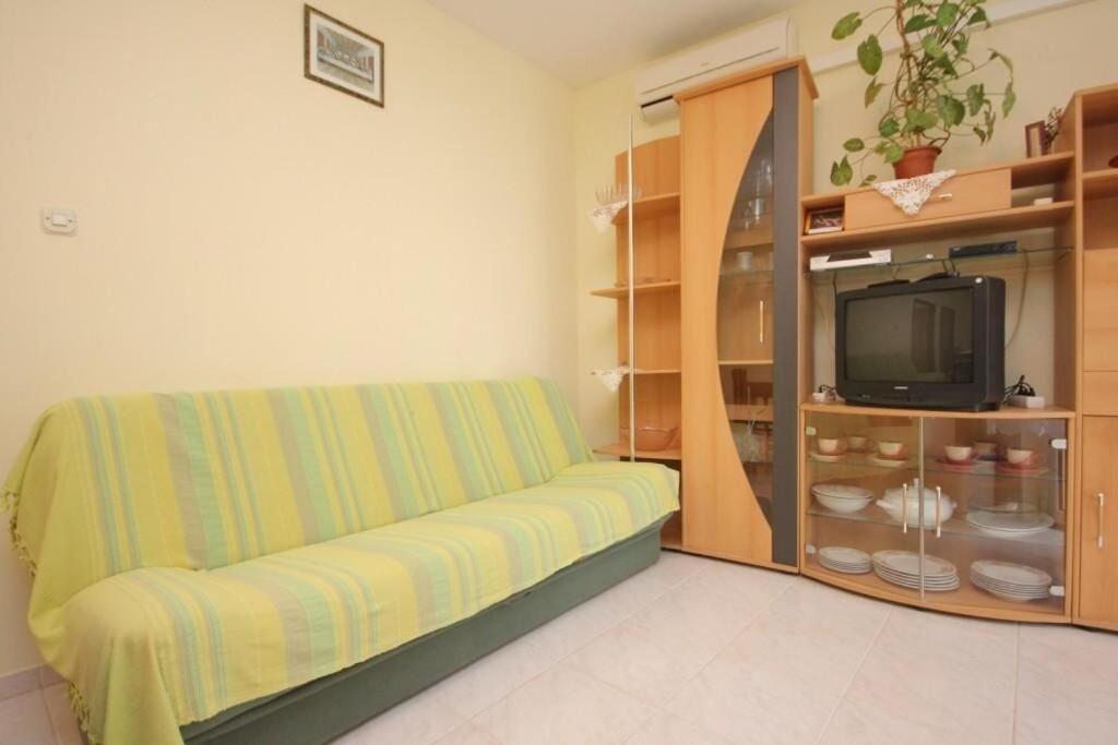 Apartments Zoki - Great Location Close To The Sea 비스 외부 사진