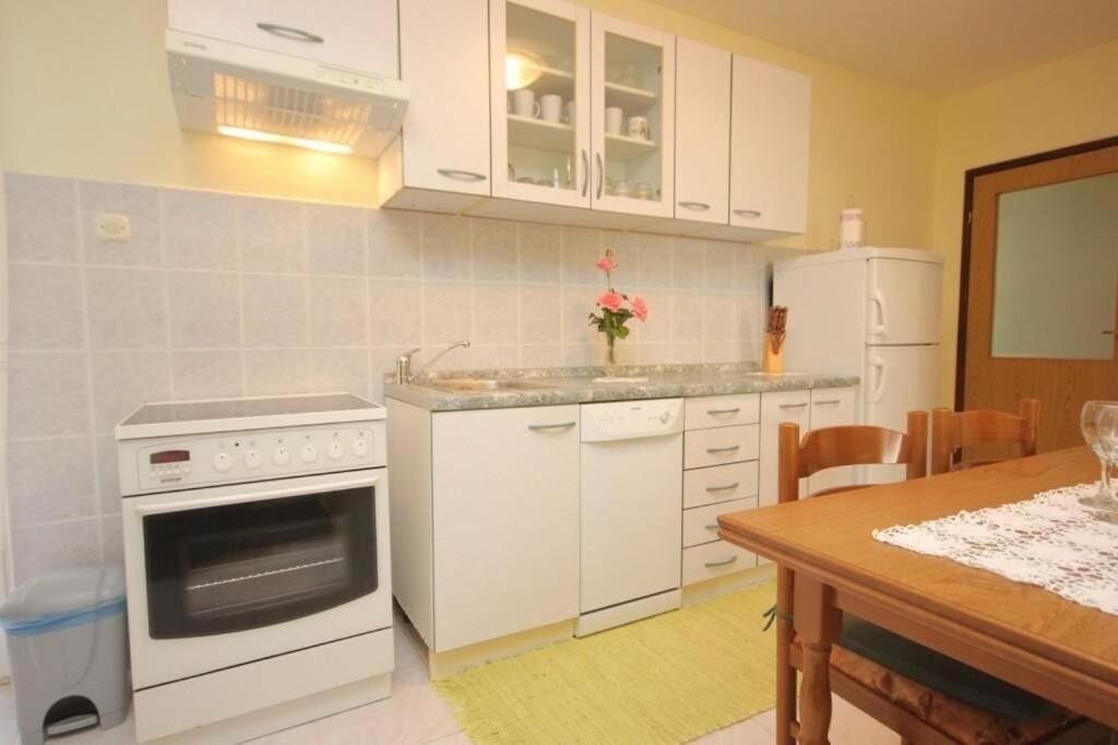 Apartments Zoki - Great Location Close To The Sea 비스 외부 사진