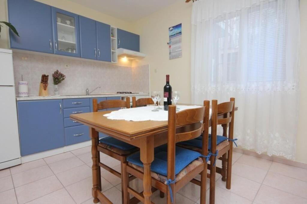 Apartments Zoki - Great Location Close To The Sea 비스 외부 사진