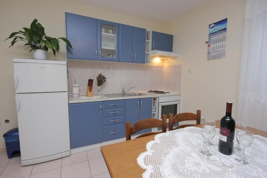 Apartments Zoki - Great Location Close To The Sea 비스 외부 사진