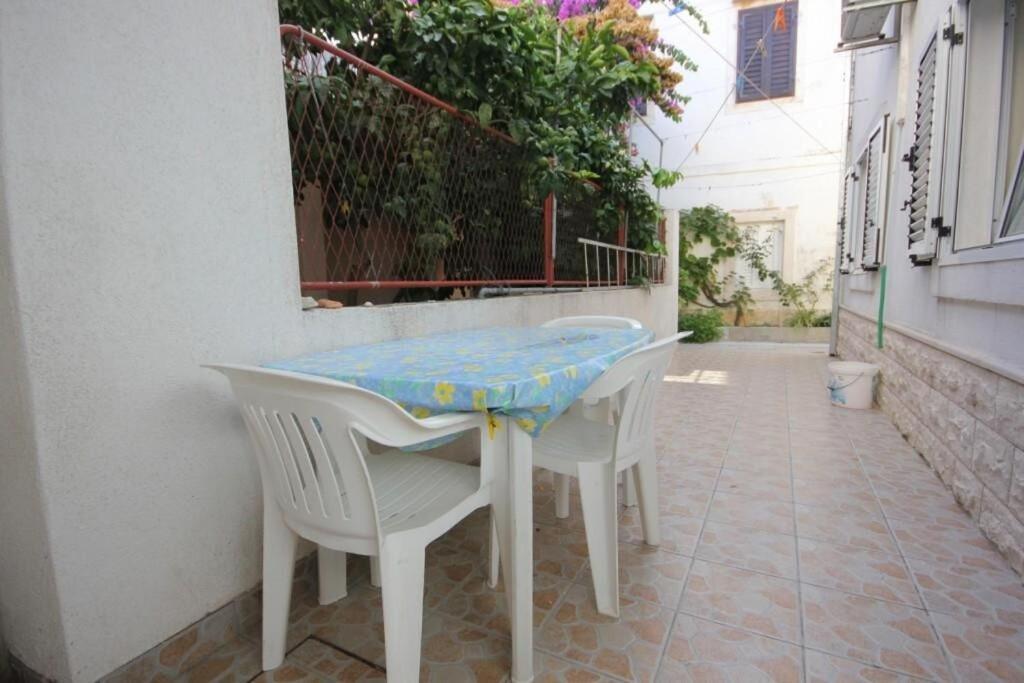 Apartments Zoki - Great Location Close To The Sea 비스 외부 사진